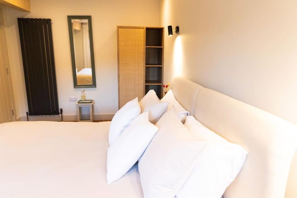 Amarelo Apartment, Central Charlbury, 1 Super King Bed Exterior foto